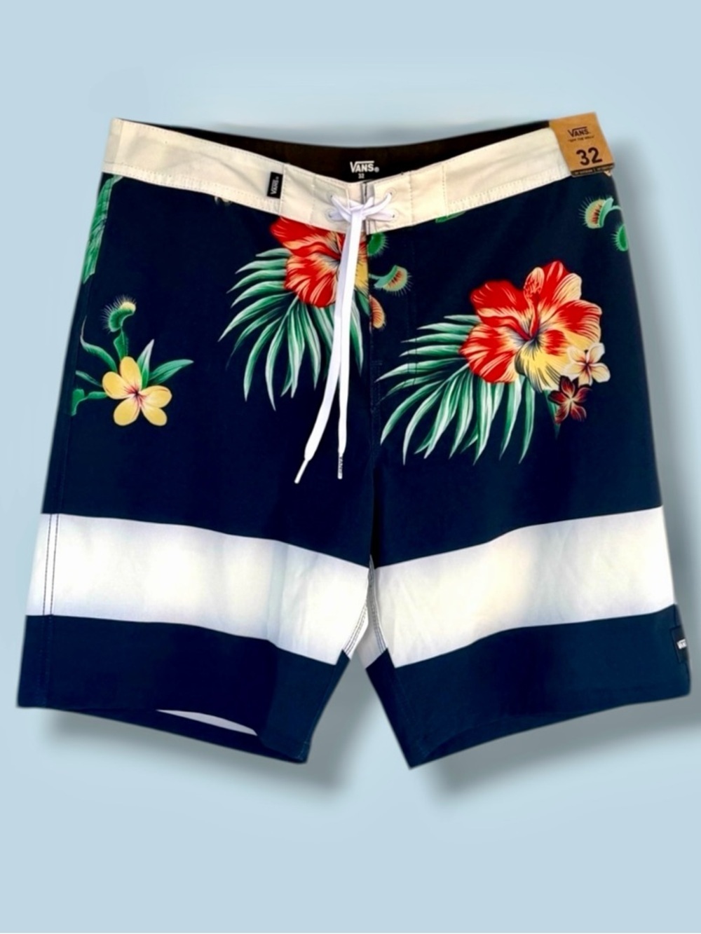 VANS of The Wall Men’s Hawaiian Floral Board Shorts
Size: 32
Condition: New